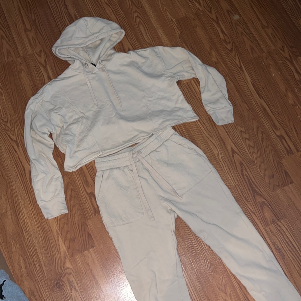 Sweat Set - Joggers & Cropped Hoodie